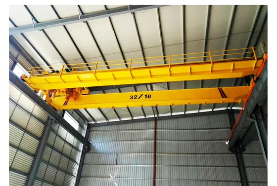 Tranh màu vàng Cầu trục đôi Eot Công suất 20 tấn với xe nâng