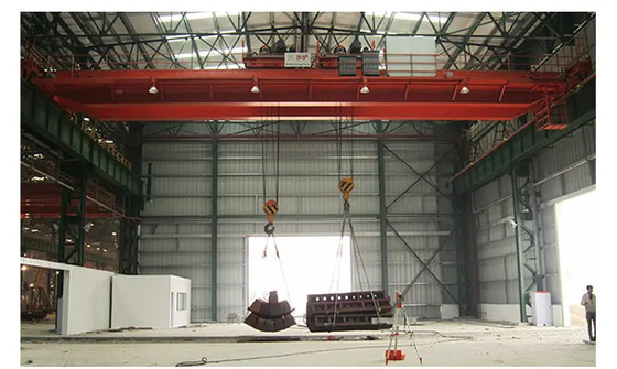 Tranh màu vàng Cầu trục đôi Eot Công suất 20 tấn với xe nâng