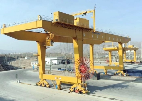 Cần cẩu giàn container 40,5 tấn 30m Đường ray đôi dầm được gắn vào