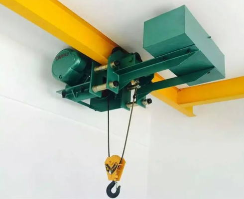 Tời điện có khoảng không thấp 10 tấn được cố định trong cần trục Eot loại đóng hộp bằng cách sử dụng