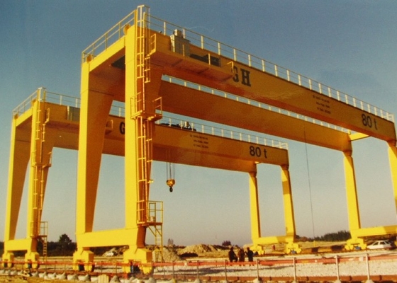 Cẩu container cảng Span 26m 30m 35m 200KW đến 300KW RMG Rail Mounted Gantry