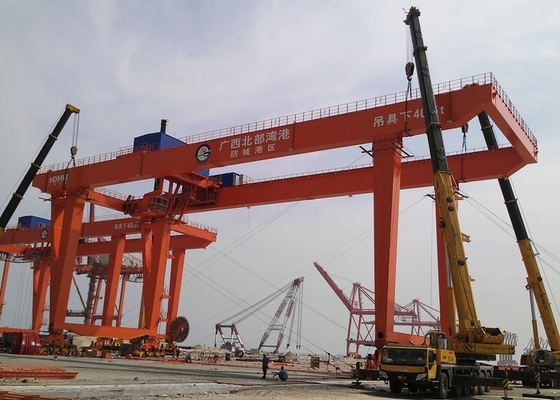Cần cẩu xếp chồng có đường ray 35-50T Cần cẩu giàn đôi 45m / phút