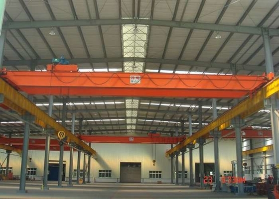 Nhà xưởng công nghiệp sử dụng cầu trục dầm đôi QD35T có xe đẩy