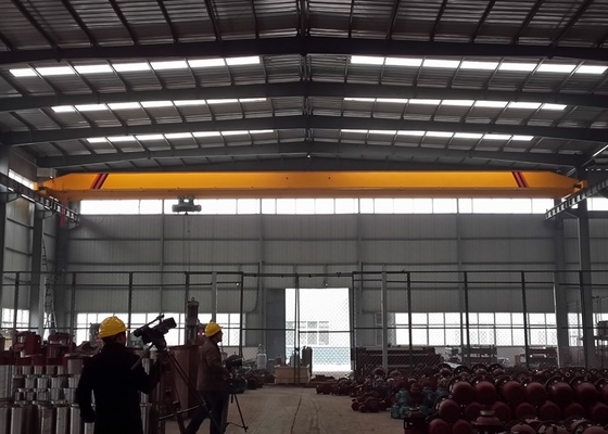 Nhịp 7,5-31,5m Cầu trục 20 tấn Cầu trục đơn dầm EOT Tốc độ nâng 8m / phút