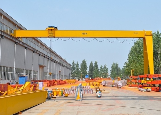Cần cẩu giàn đơn có móc