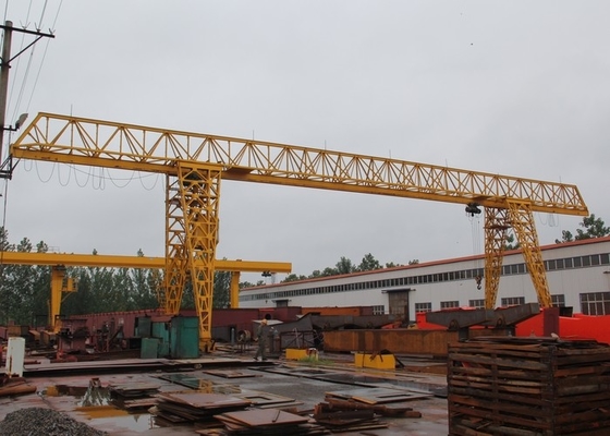 Cần cẩu giàn đơn có móc