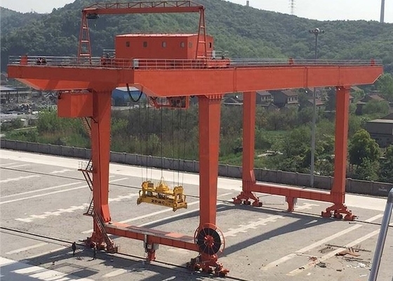RMG Đường ray lốp cao su Gắn cẩu giàn container Cần cẩu xử lý vật liệu 40T