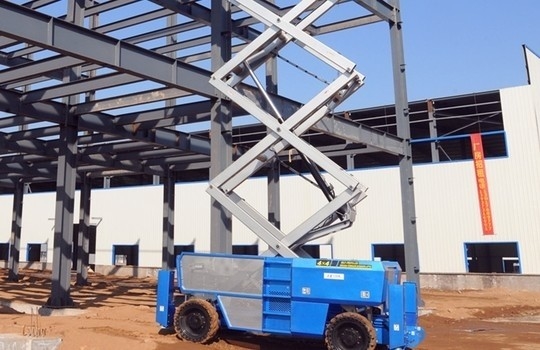 Nền tảng nâng thủy lực công nghiệp GTZN Thang máy cắt kéo địa hình gồ ghề có bộ phận chống rung